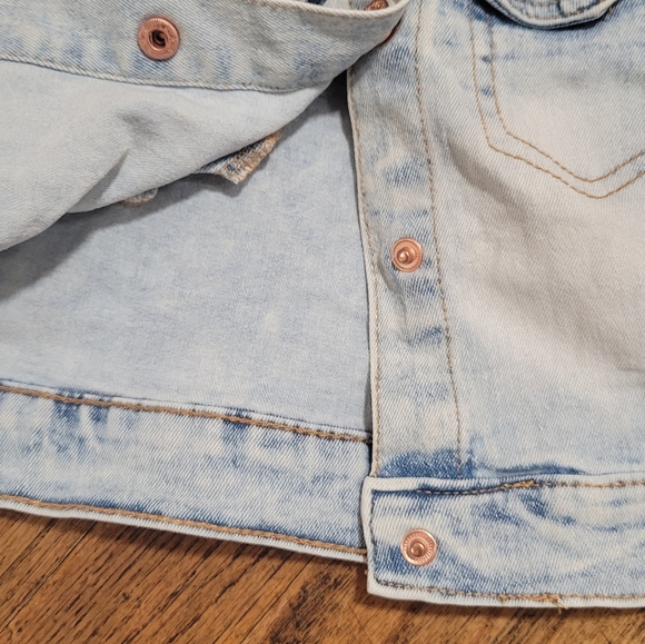 BCBG Sz 2T Light Denim Jacket - Picture 5 of 7